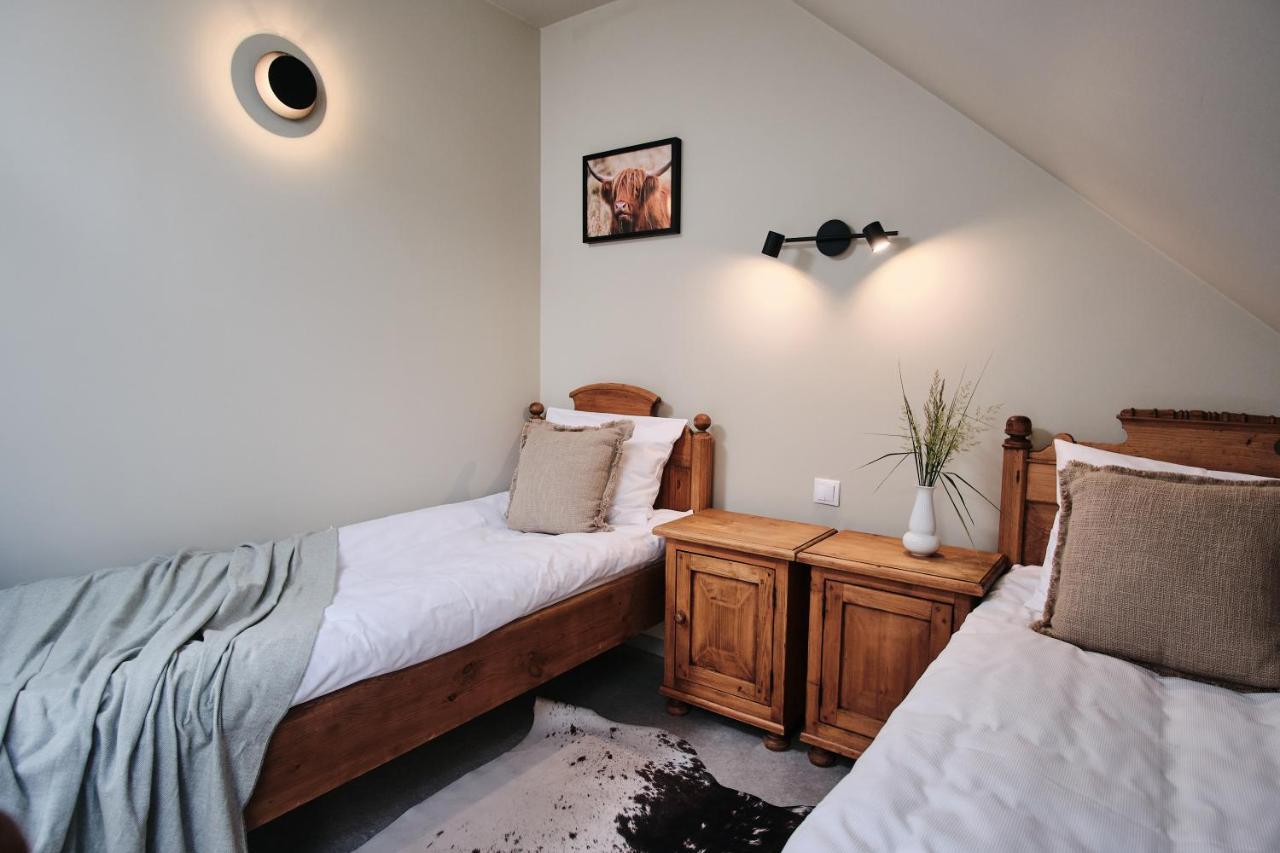Hotel Pernigele Yelgavkrasty Exteriör bild