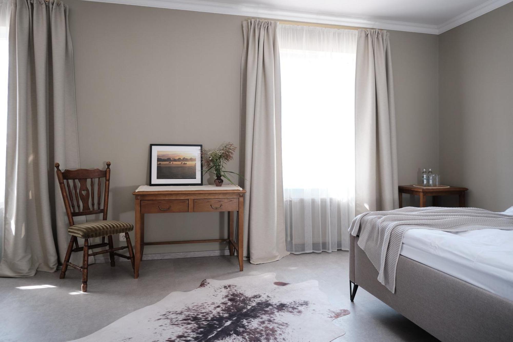 Hotel Pernigele Yelgavkrasty Exteriör bild