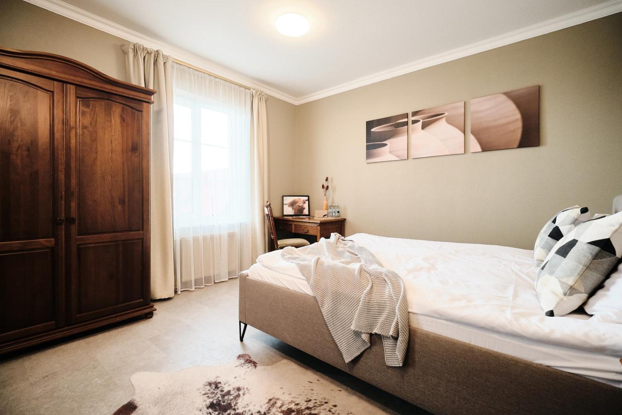Hotel Pernigele Yelgavkrasty Exteriör bild